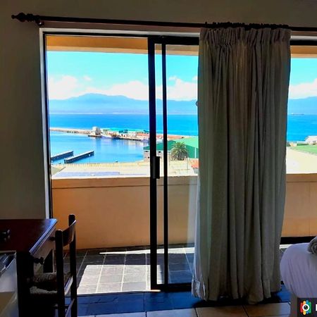 Green Door Guesthouse 莫塞尔湾 外观 照片